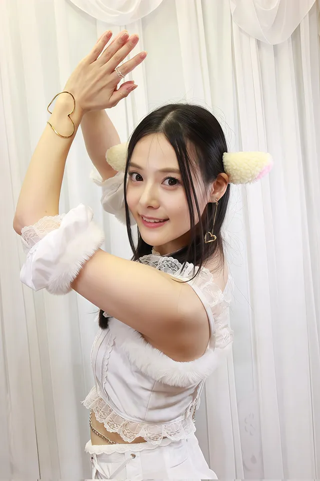 Yoshitaka Nene นักแสดงหนังผู้ใหญ่ ตัวเล็ก ไฟหน้าใหญ่ เสียงดี 69