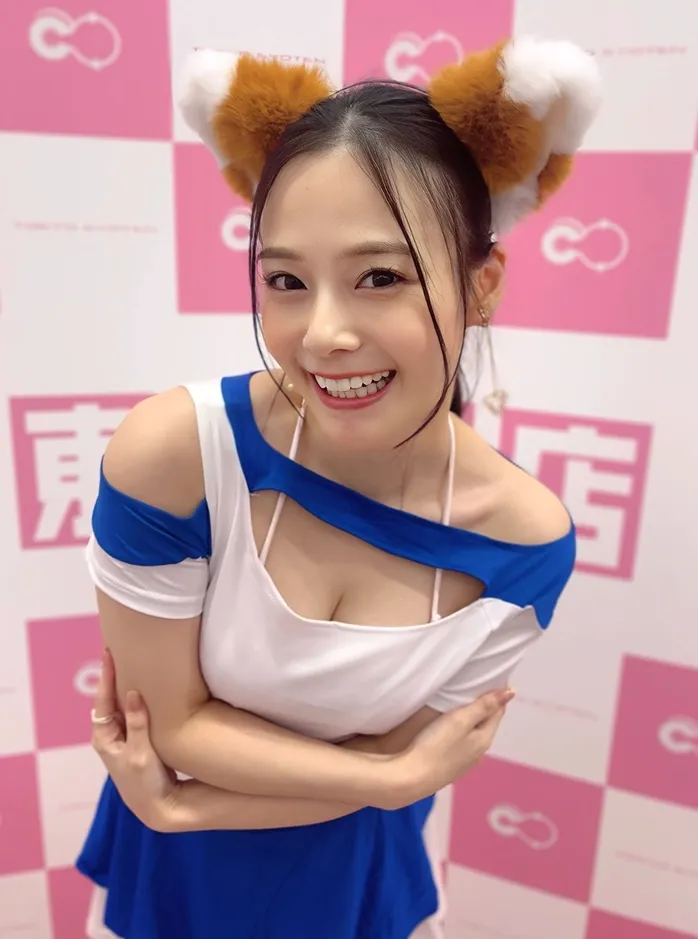 Yoshitaka Nene นักแสดงหนังผู้ใหญ่ ตัวเล็ก ไฟหน้าใหญ่ เสียงดี 51